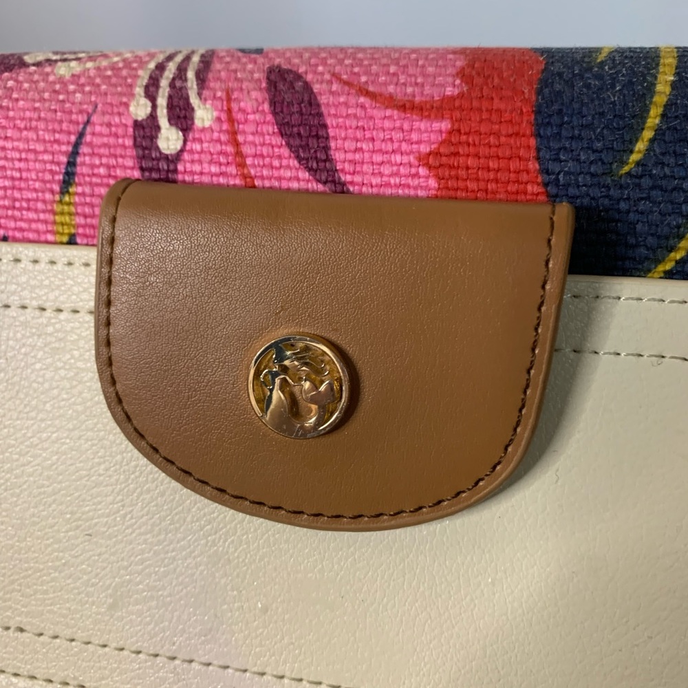 Spartina Wallet and Phone Case, Extra Storage Spaces for Credit Cards, beautiful - Picture 4 of 13